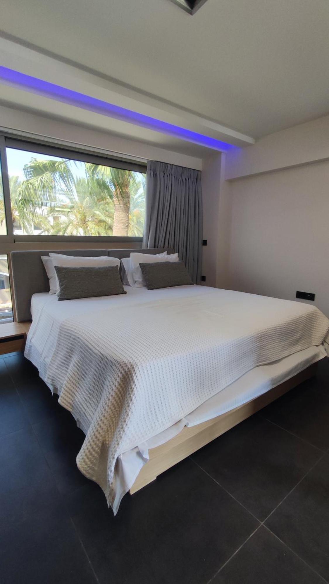 Summertime Signature Suites Agia Marina Exteriör bild