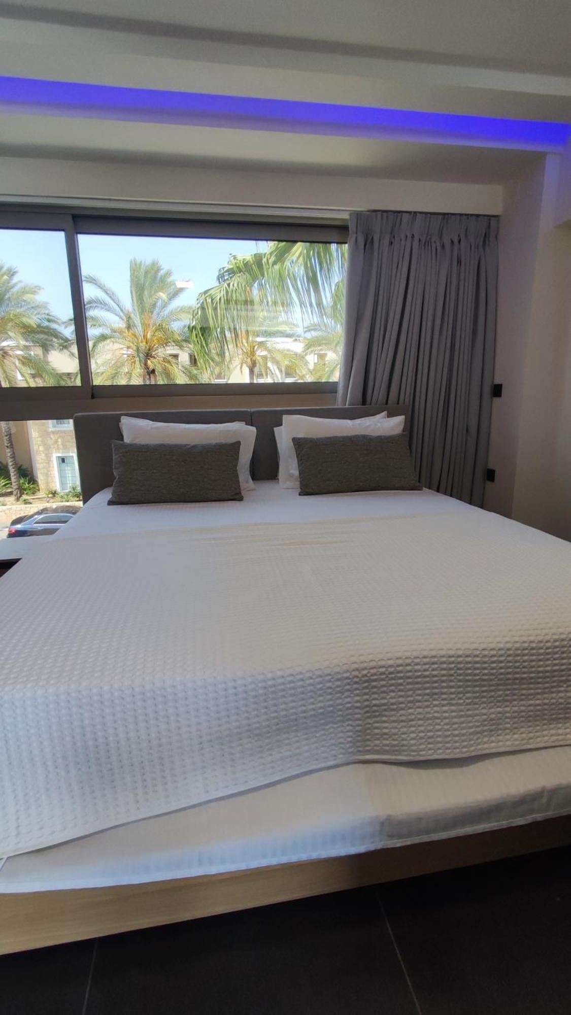 Summertime Signature Suites Agia Marina Exteriör bild